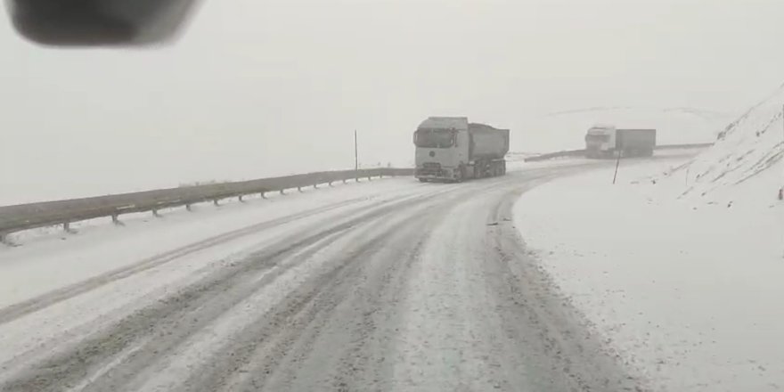 Kop Geçidi’nde Kar ve Tipi Ulaşımı Zorlaştırdı