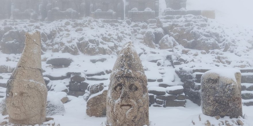Nemrut Dağı’nın Zirvesi Beyaza Büründü