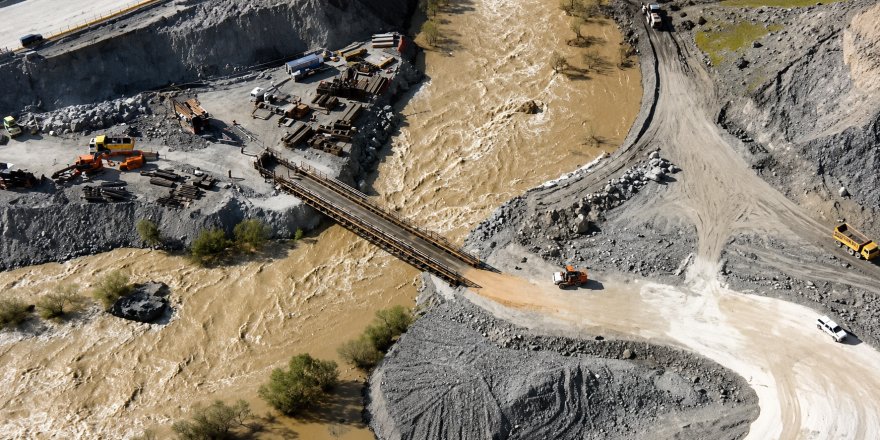 Hakkari-Van Yolu: TSK’nın Yaptığı Köprüden Test Geçişler Yapıldı