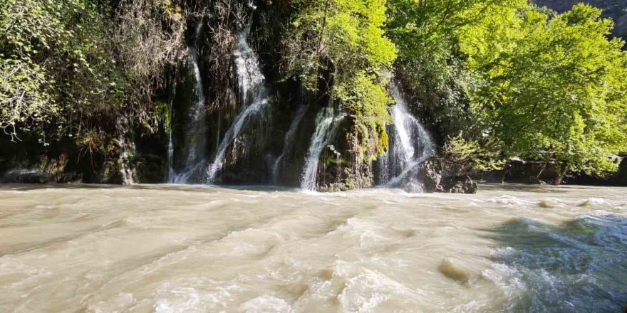 Zore Kanyonu ve Şelalesi Görenleri Hayran Bırakıyor