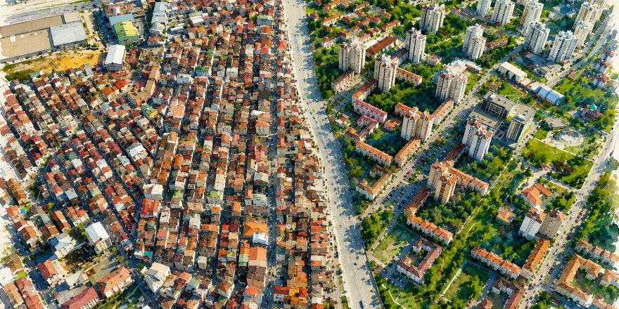 İstanbul’da Aynı İlçede İki Farklı Yaşam.. Havadan Görüntüler Gündem Oldu!