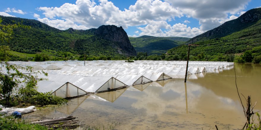 Amasya’da Yeşilırmak Nehri Taştı, Tarım Arazileri Sular Altında Kaldı