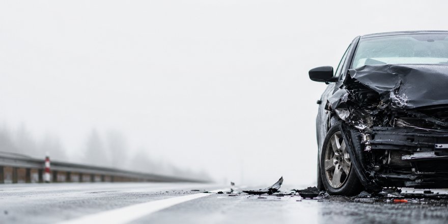 Kars’ta Koyun Sürüsü Kazaya Neden Oldu.. Kamyonet Otomobile Çarptı, 2 Ağır Yaralı!