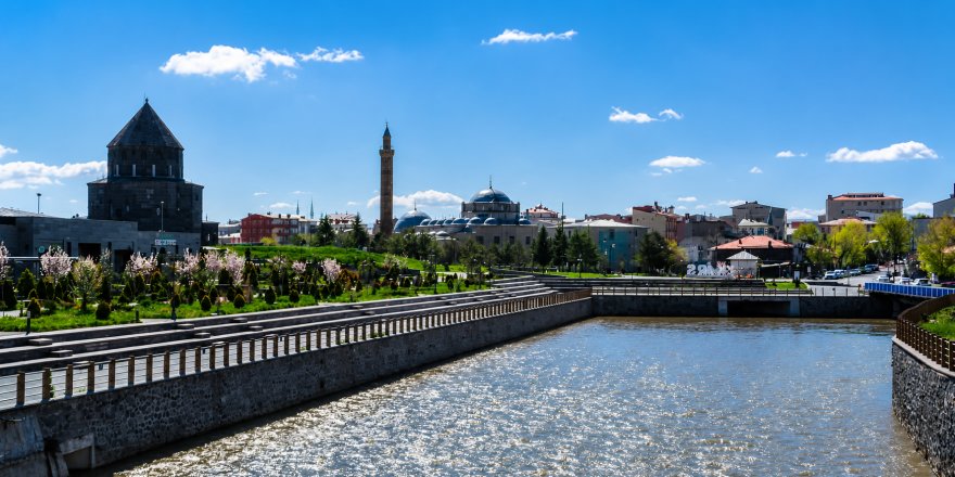Bayram Tatili Kars’ı Sakinleştirdi.. Kaleiçi ve Caddelerde Sessizlik Hakim Oldu!