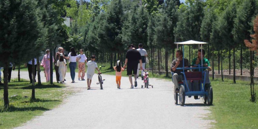 Sakarya’da Bayramın İlk Gününde Tabiat Parklarına Akın Ettiler