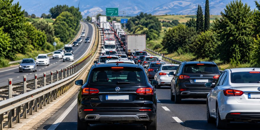 Kurban Bayramı Sonrası Dönüş Hareketliliği.. Havalimanları, Otogarlar ve Yollar Alarm Verdi!