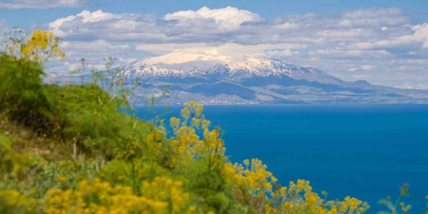 Van Gölü’nün Kıyısındaki Turizm Cenneti: İ̇ncekaya Köyü