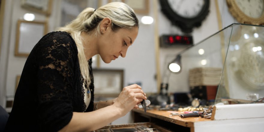 Babadan Oğula 3 Kuşaktır Süren Saatçiliğin 4’üncü Kuşak Kadın Temsilcisi