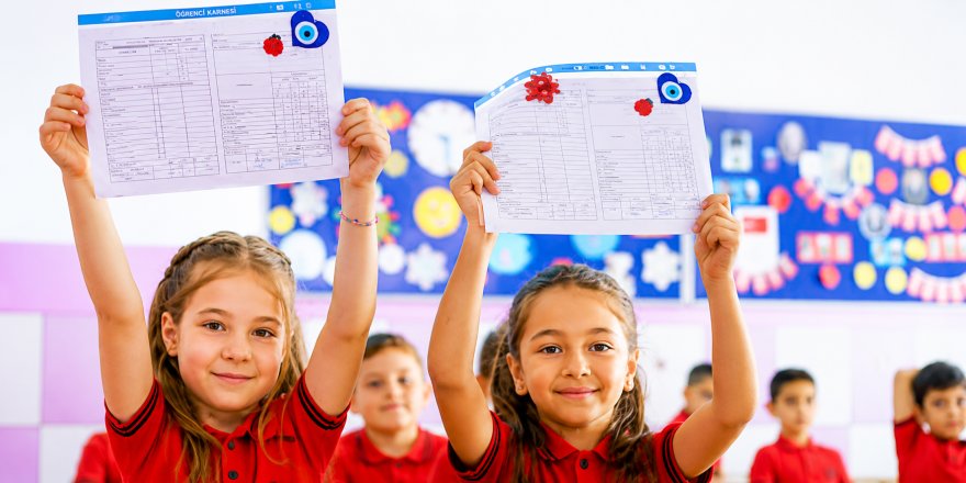 Yaklaşık 18 Milyon Öğrenci Karne Heyecanı Yaşıyor.. Yaz Tatili Yarın Başlıyor!