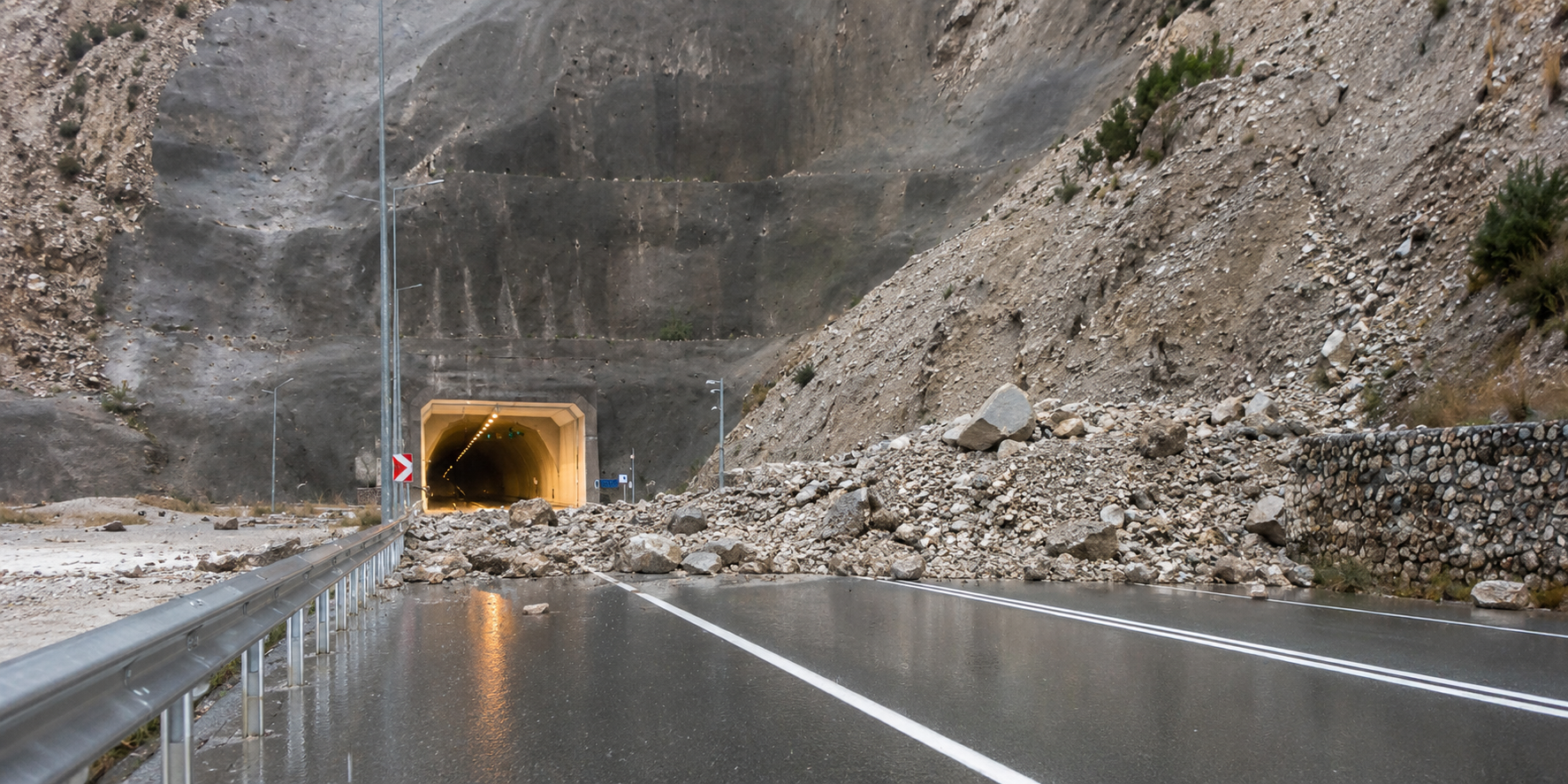 Oltu-Yusufeli Yolunda Sel Suları Etkili Oldu.. Ulaşım 1 Saat Aksadı!