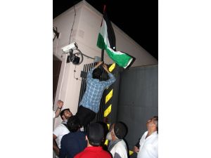 Abd Adana Konsolosluğuna Filistin Bayrağı Asıldı
