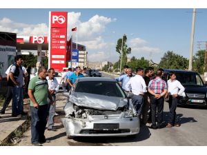 Ahlat’ta Trafik Kazası, 2 Yaralı