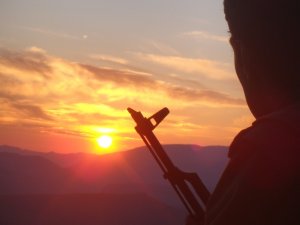 PKK Karakurt Yakınlarında Yol Kesti