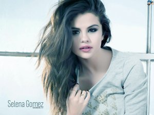 Selena Gomez'in Çıplak Fotoğrafları