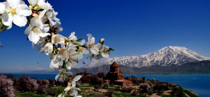 Akdamar Adası’nda 10 dilde Konser