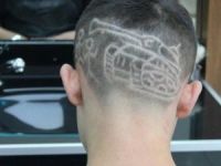 Saçına Tank Resmi Kazıdı