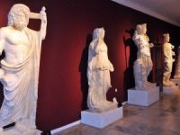 Perge Antik Kenti Arkeologların Gözdesi Oldu