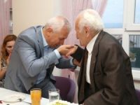 101 Yıldır Hiç İlaç Kullanmadı, Yeni Yaşını Pastayla Kutladı