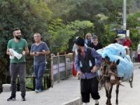 Çevre Kirliliğine Eşeklerle Dikkat Çektiler