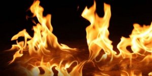 Arpaçay'da Yangın Bir Evi Kül Etti