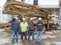 'Beton Pompası'nı Vinçle Çatıya Taşıdılar