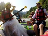 Raftingciler Rafting Botunda Nikah Kıydılar