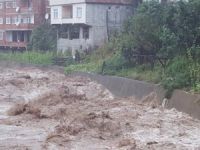 Artvin’de Dereler Taştı, İş Makineleri Dere Sularına Kapıldı