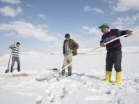 Buz Kaplı Gölde ‘Eskimo’ Usulü Balık Avı