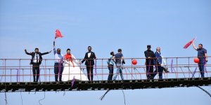 Asma Köprüde Düğün Yaptılar