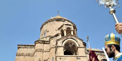 Akhtamar Adası'nda Duygu Dolu Anlar.. Surp Haç Kilisesi'nde 12. Ayin Coşkusu!