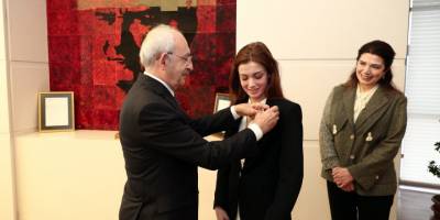 Ahmet Taner Kışlalı'nın Eşi ve Kızı CHP'ye Üye Oldu