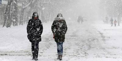 Soğuk Havalar Yaşamı Olumsuz Etkiliyor.. Araçlar ve İş Yerleri Buz Tuttu!