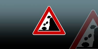 Artvin'de Heyelan, Seyir Halindeki Otomobile Dev Kayalar Çarptı