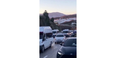 Sinop’ta Yol Buz Tuttu, Araçlar Yolda Kaldı
