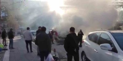 Yanan Kamyonete İlk Müdahaleyi Vatandaşlar Yaptı