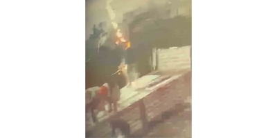 Tırdan Yük İndiren Şahsa Yıldırım İsabet Ettiği Anlar Kamerada