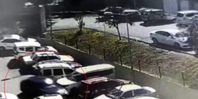 Kalp Krizi Geçiren Sürücü Hastane Otoparkında 7 Araca Çarptı: O Anlar Kamerada
