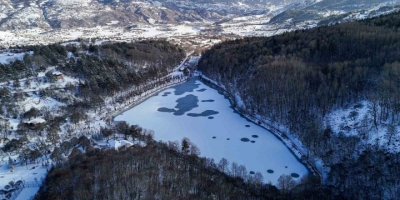 Karagöl Tabiat Parkı Beyaza Büründü, Gölün Yüzeyi Buz Tuttu