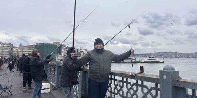 Balığın Kulağına Kar Suyu Kaçtı, Olta Balıkçıları Yılın Son Günü Galata Köprüsü’nde "rastgele" Dedi