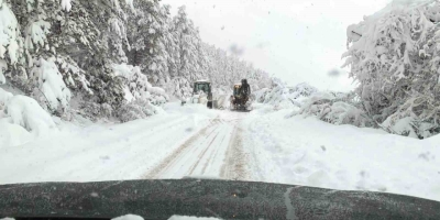 Bolu’nun Mengen İlçesinde Hummalı Çalışma: 18 Köy Yolu Ulaşıma Kapalı