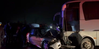 Gönen’de İşçi Servisi İle Otomobil Çarpıştı: 1 Ölü, 13 Yaralı