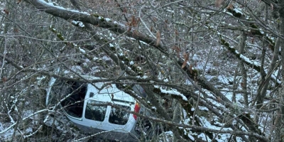 Kastamonu’da Hafif Ticari Araç Şarampole Yuvarlandı, Sürücü Yara Almadan Kurtuldu