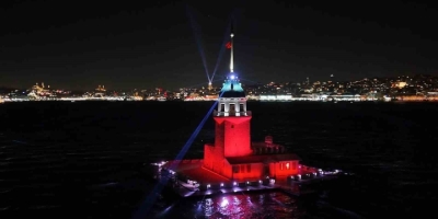 Üsküdar Kız Kulesi’nde Yılbaşına Özel Işık Şovu Mest Etti