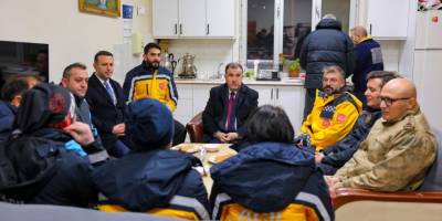 Vali Eldivan’dan Sağlık Çalışanlarına Yeni Yıl Ziyareti