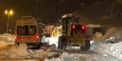 Siirt’te Yolda Mahsur Kalan Ambulans 3 Saat Sonra Kurtarıldı