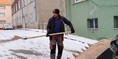 Bayburt’ta Buzlu Yollara Tuz Seriliyor