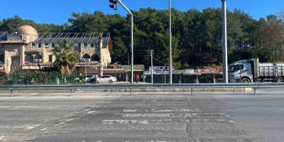 Yol Ve Kavşak Düzenlemesinde ’müşteri Kaybı’ Endişesi Esnafı Sokağa Döktü