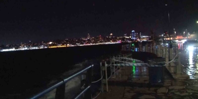 Üsküdar Sahili’nde Dev Dalgalar Oluştu