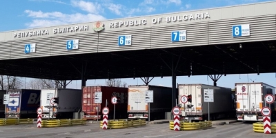 Türkiye’ye Gelmek İsteyen Tırlardaki 85 Bin Euro Ve 426 Gram Altın Komşuya Takıldı