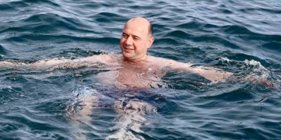 Giresun Valisi Serdengeçti’den Kış Ortasında Deniz Keyfi